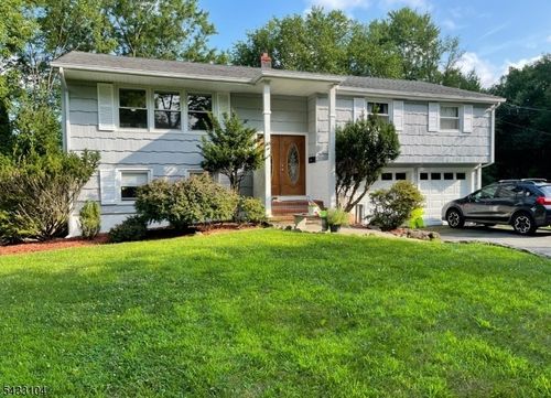 10 Falcon Ct, Livingston, NJ, 07039-4413 | Card Image