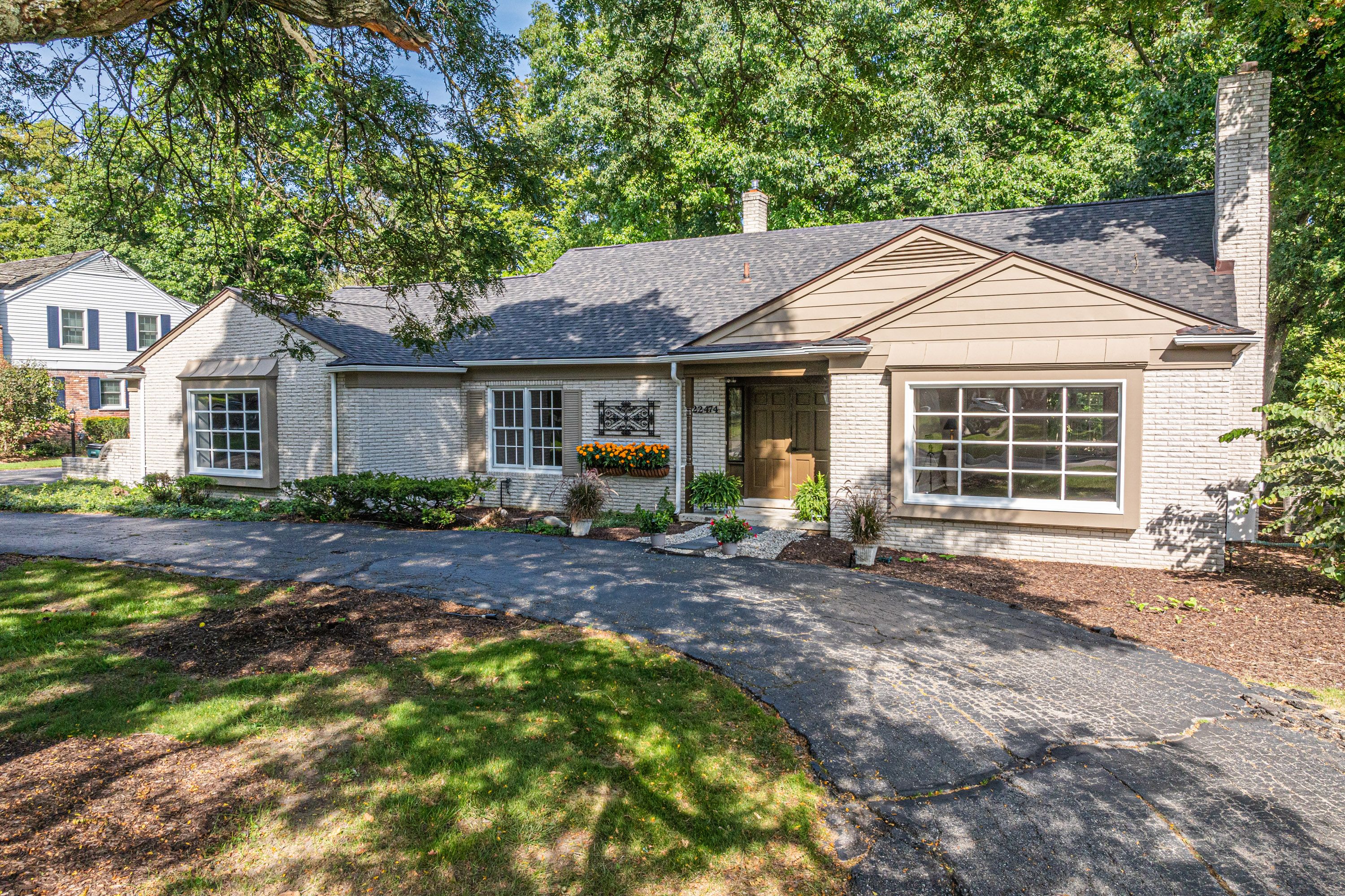 Nottingham Dr, Beverly Hills, MI 48025