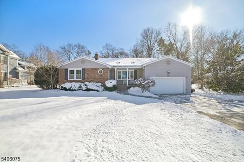 70 Noe Ave, Madison, NJ, 07940-2835 | Card Image