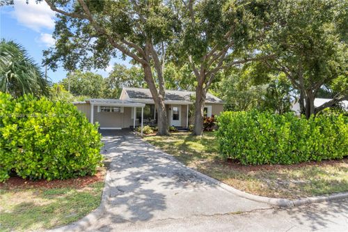 2446 18th Ave, Vero Beach, FL, 32960-3326 | Card Image