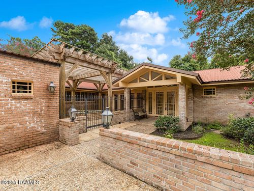 805 Loreauville Road, New Iberia, LA, 70563 | Card Image