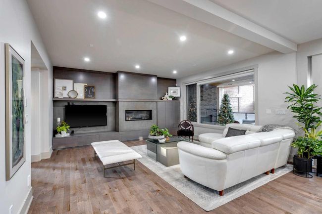 824 Durham Avenue Sw, Home with 4 bedrooms, 5 bathrooms and 2 parking in Calgary AB | Image 6