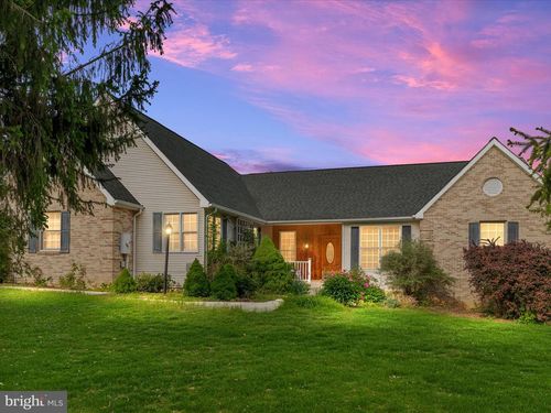 61 River Ct, TOMS BROOK, VA, 22660-2134 | Card Image