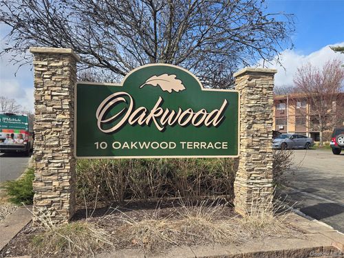 26-10 Oakwood Ter, New Windsor, NY, 12553-7732 | Card Image