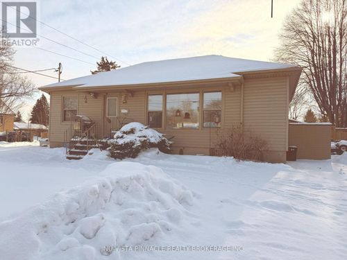 687 Cheapside St, London, ON, N5Y3Y3 | Card Image