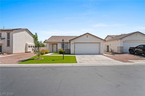 823 Hunters Ridge Way, North Las Vegas, NV, 89032-7829 | Card Image