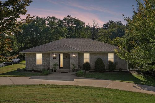 919 Shawnee St, Tonganoxie, KS, 66086-9759 | Card Image