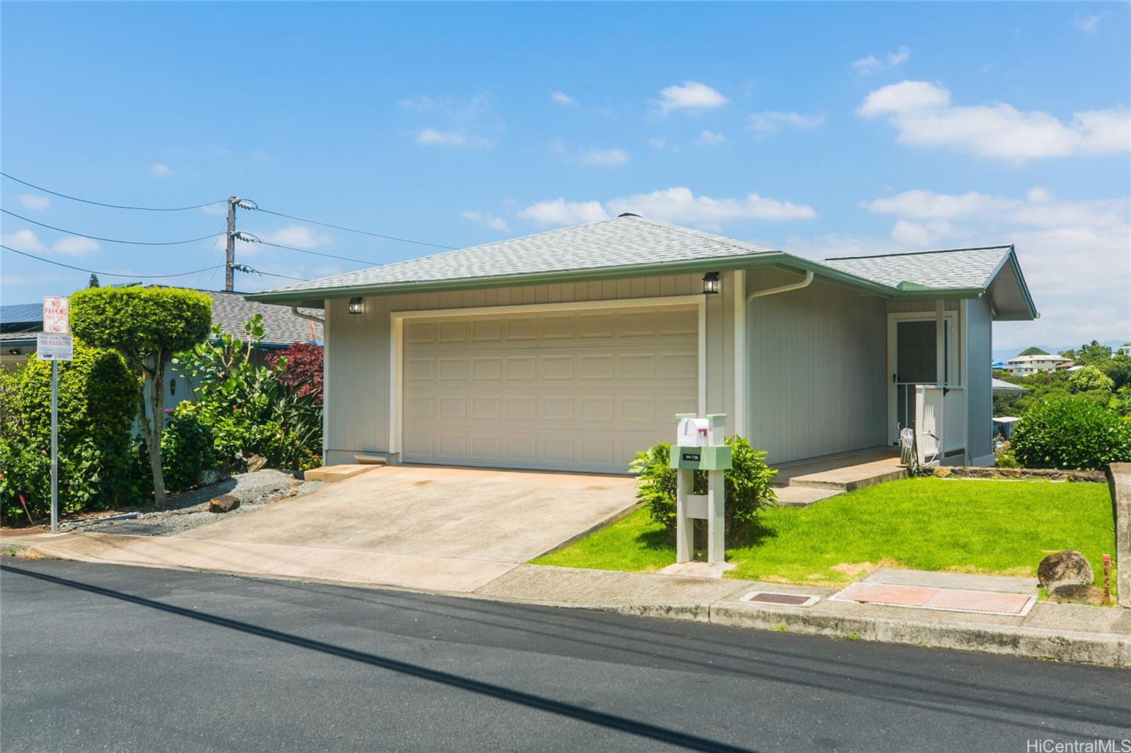 Meaala St, Aiea, HI 96701