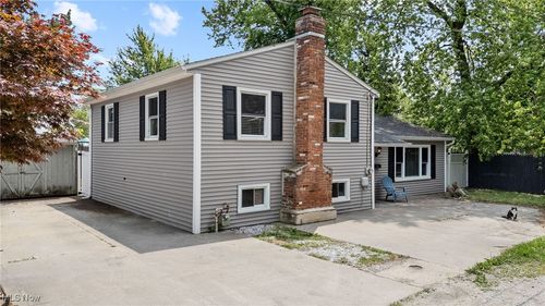 210 House Ct, Fairport Harbor, OH, 44077-5770 | Card Image