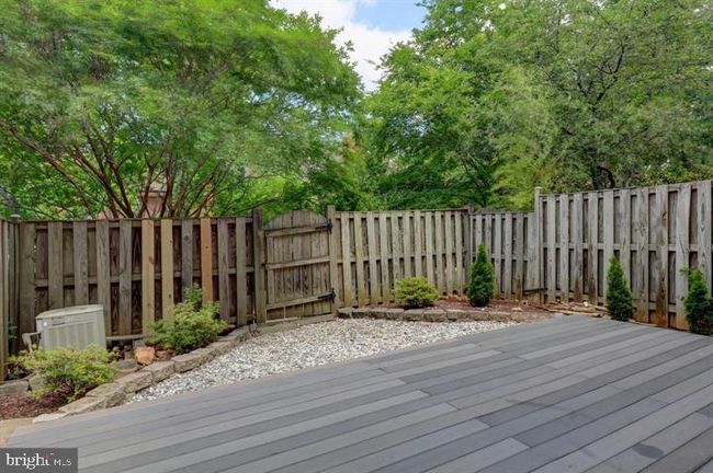 6667 Mclean Dr, Townhouse with 3 bedrooms, 4 bathrooms and null parking in Mclean VA | Image 33
