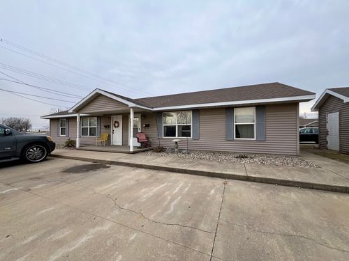 125 E St, Charleston, IL, 61920-1365 | Card Image