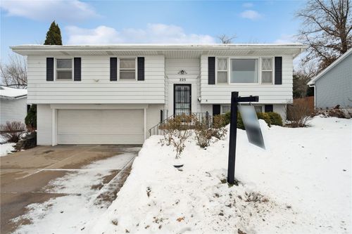 225 31st St Nw, Cedar Rapids, IA, 52405-4611 | Card Image