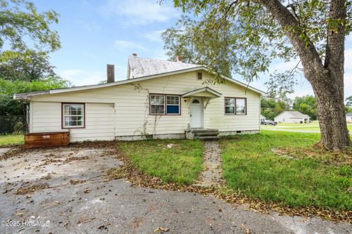 705 Sixth St, Maysville, NC, 28555-9008 | Card Image