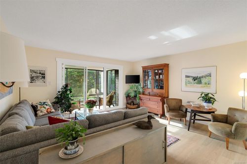 416-1433 Faircliff Lane, Victoria, BC, V8S3J6 | Card Image