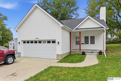 2008 N 70th St, Omaha, NE, 68104-4619 | Card Image