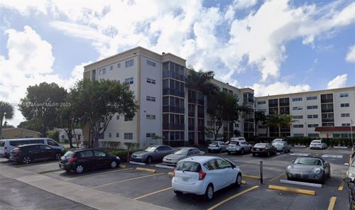 apt-301-220 Sw 9th Ave, Hallandale Beach, FL, 33009-5235 | Card Image