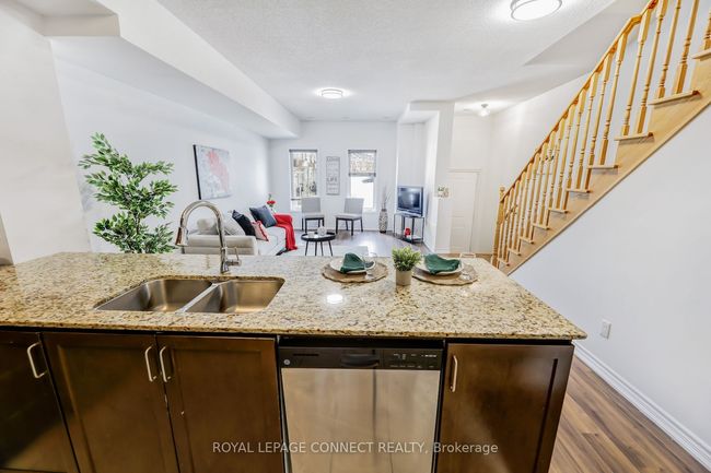 4 - 1050 Elton Way, House attached with 3 bedrooms, 3 bathrooms and 1 parking in Whitby ON | Image 12