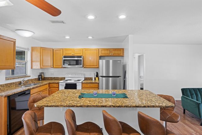 733 Se Academy Ln, House other with 2 bedrooms, 2 bathrooms and null parking in Port St. Lucie FL | Image 10