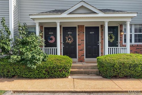 8912 Eager Rd, Brentwood, MO, 63144-1202 | Card Image