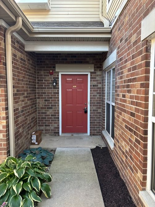 512-512 Pineridge Dr N, Oswego, IL, 60543-6060 | Card Image