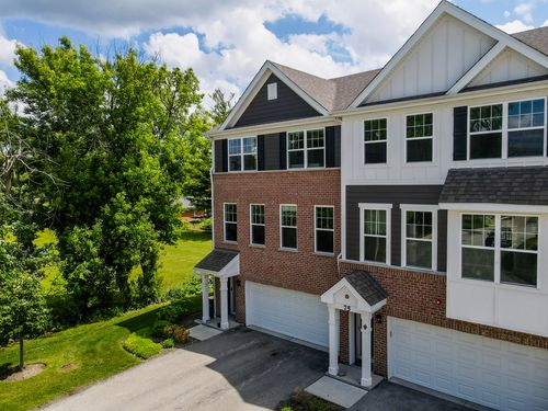 81 Timber Wolf Dr, Wheeling, IL, 60090-2881 | Card Image