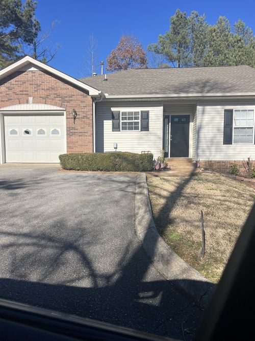 412 Village Cir, Dickson, TN, 37055-2932 | Card Image
