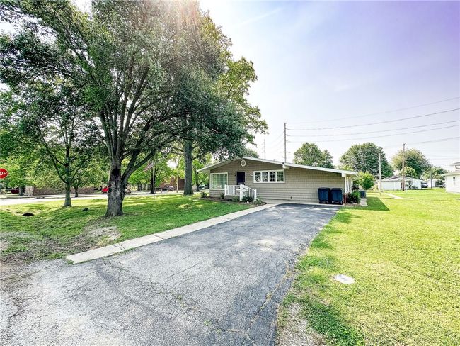 1307 Beech St, House other with 3 bedrooms, 2 bathrooms and null parking in Marshall IL | Image 4