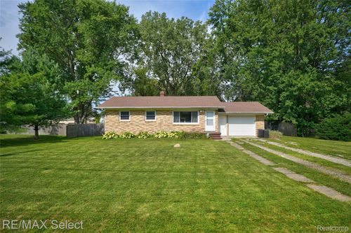 3201 Amelia Ave, Flushing, MI, 48433-2305 | Card Image