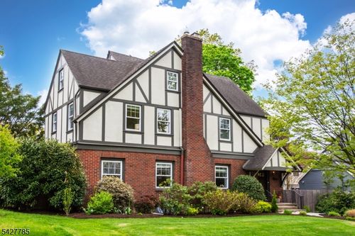 90 Gates Ave, Montclair, NJ, 07042-3213 | Card Image