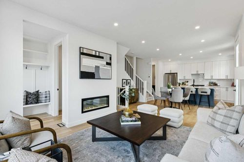 3-440 32 Ave Nw, Calgary, AB, T2M2P9 | Card Image