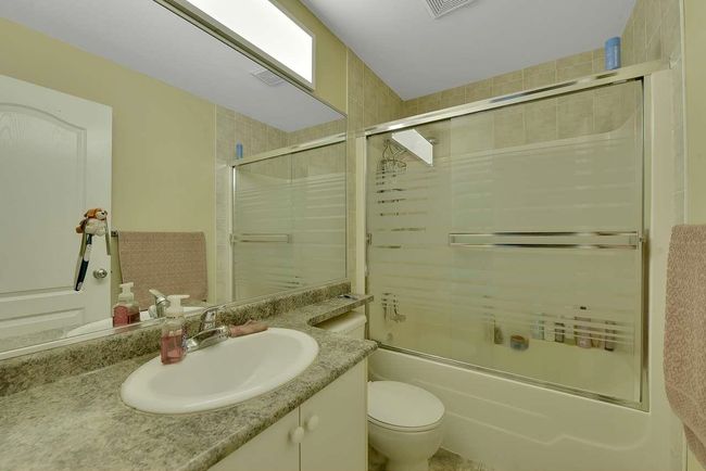 Full bath with vanity, enclosed tub / shower combo, and toilet | Image 15