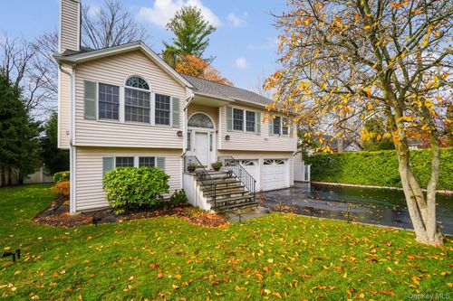 136 Edgewood Ave, Thornwood, NY, 10594-1608 | Card Image