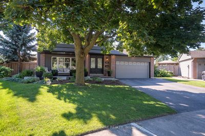 844 Bishop Crt, House other with 4 bedrooms, 2 bathrooms and 6 parking in Milton ON | Image 1