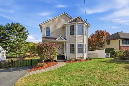 28 Hewitt St, Garnerville, NY, 10923-1410 | Card Image