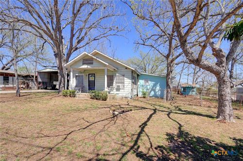 1631 E Fannin St, Luling, TX, 78648-2151 | Card Image