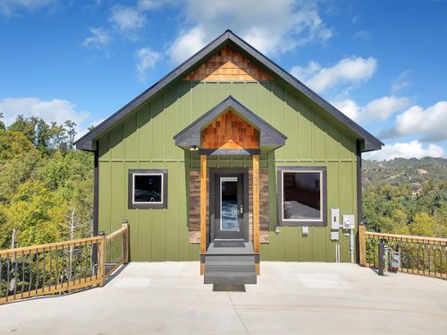 221 Chimney Tops Way, Gatlinburg, TN, 37738 | Card Image