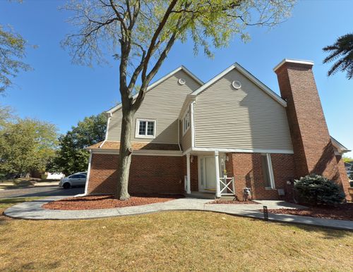 694 Monroe Dr, Lindenhurst, IL, 60046-7854 | Card Image