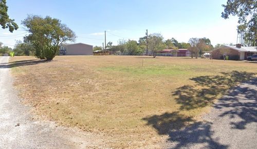 108 Brown Rd, McDade, TX, 78650-5204 | Card Image