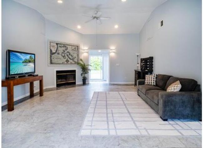1287 Sw Sunset Trl, House other with 4 bedrooms, 2 bathrooms and null parking in Palm City FL | Image 4