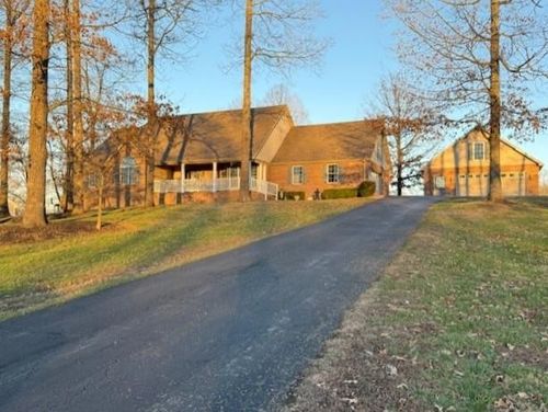 368 Stillwater Dr, Paris, TN, 38242-8894 | Card Image