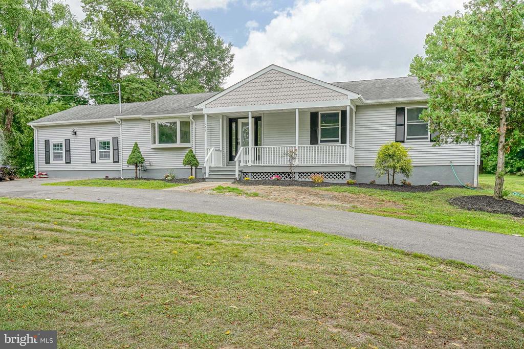 Mill Ln, Burlington, NJ 08016