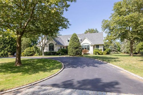 2700 Fairway Dr, Cutchogue, NY, 11935-2015 | Card Image