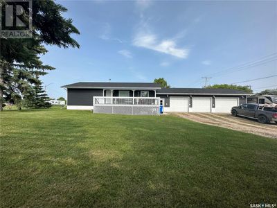 314 Railway Ave, House other with 5 bedrooms, 3 bathrooms and null parking in Carnduff SK | Image 2