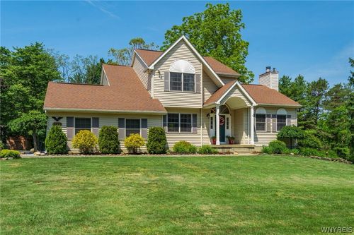 5550 Scherff Rd, Orchard Park, NY, 14127-3710 | Card Image