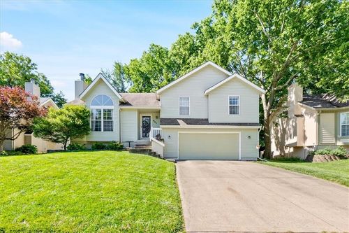 941 E 126th Ter, Olathe, KS, 66061-2760 | Card Image