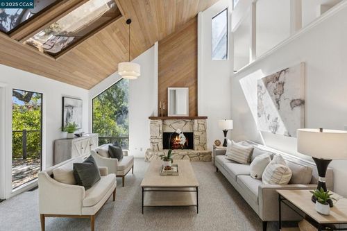 39 Saint Stephens Dr, Orinda, CA, 94563-1951 | Card Image