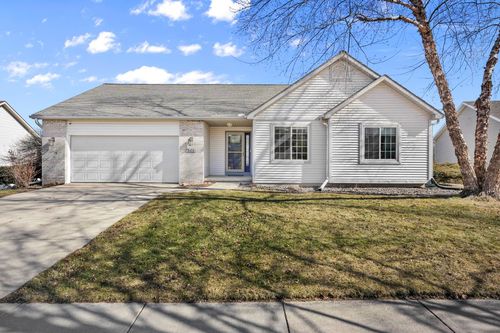 521 Military Ridge Dr, Verona, WI, 53593-1751 | Card Image