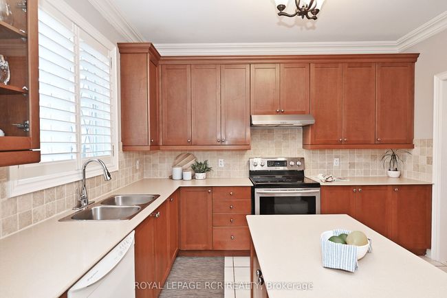 9 Deerhorn Cres, House other with 4 bedrooms, 3 bathrooms and 6 parking in Aurora ON | Image 15