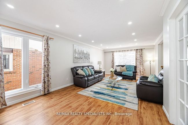 36 Blackthorn Lane, House other with 6 bedrooms, 2 bathrooms and 4 parking in Brampton ON | Image 9