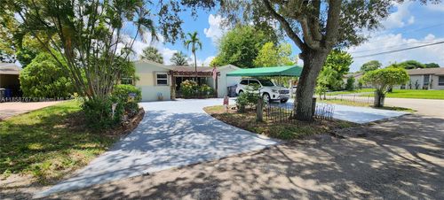 6670 Perry St, Hollywood, FL, 33024-1916 | Card Image